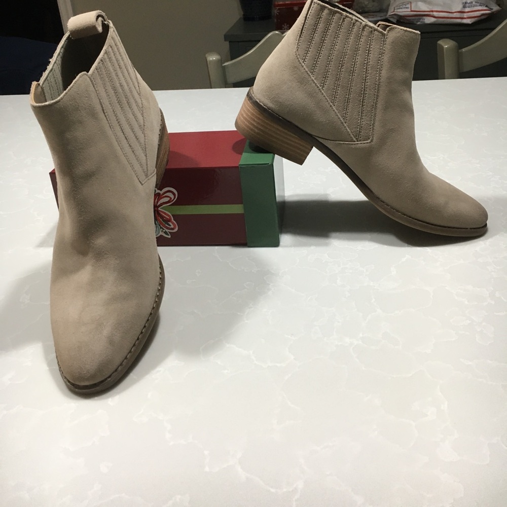 Dolce Vita tan suede booties US size 8